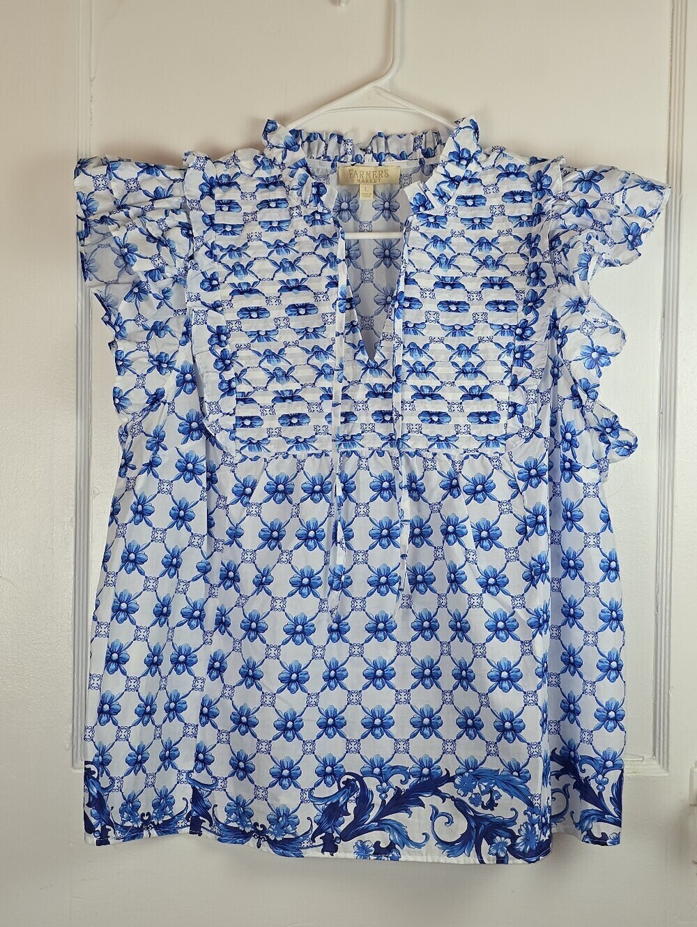 Kohl's Farmer's Market Blue and White Floral Cottagecore Sleeveless Blouse L
